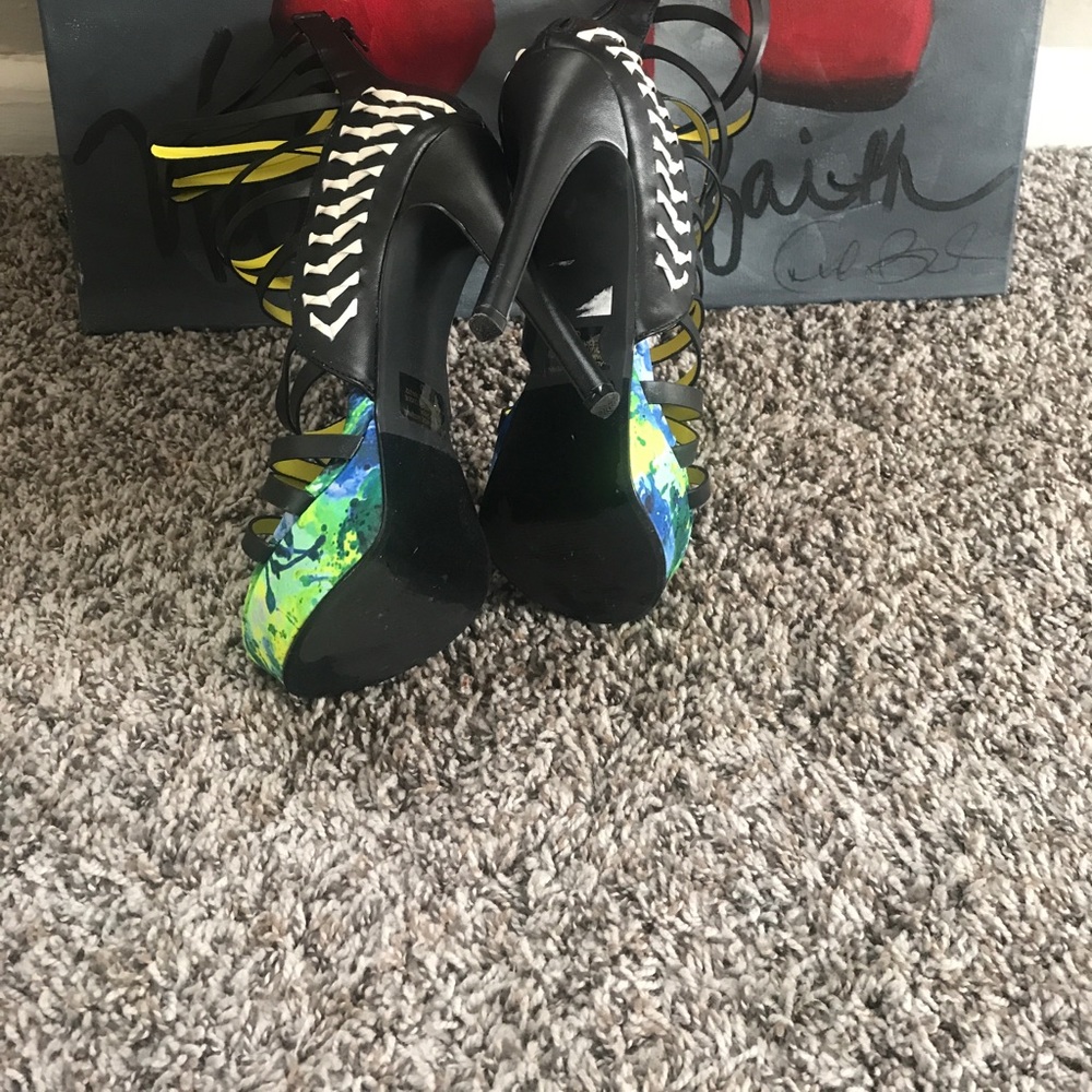 Shoes - Picture 4 of 4